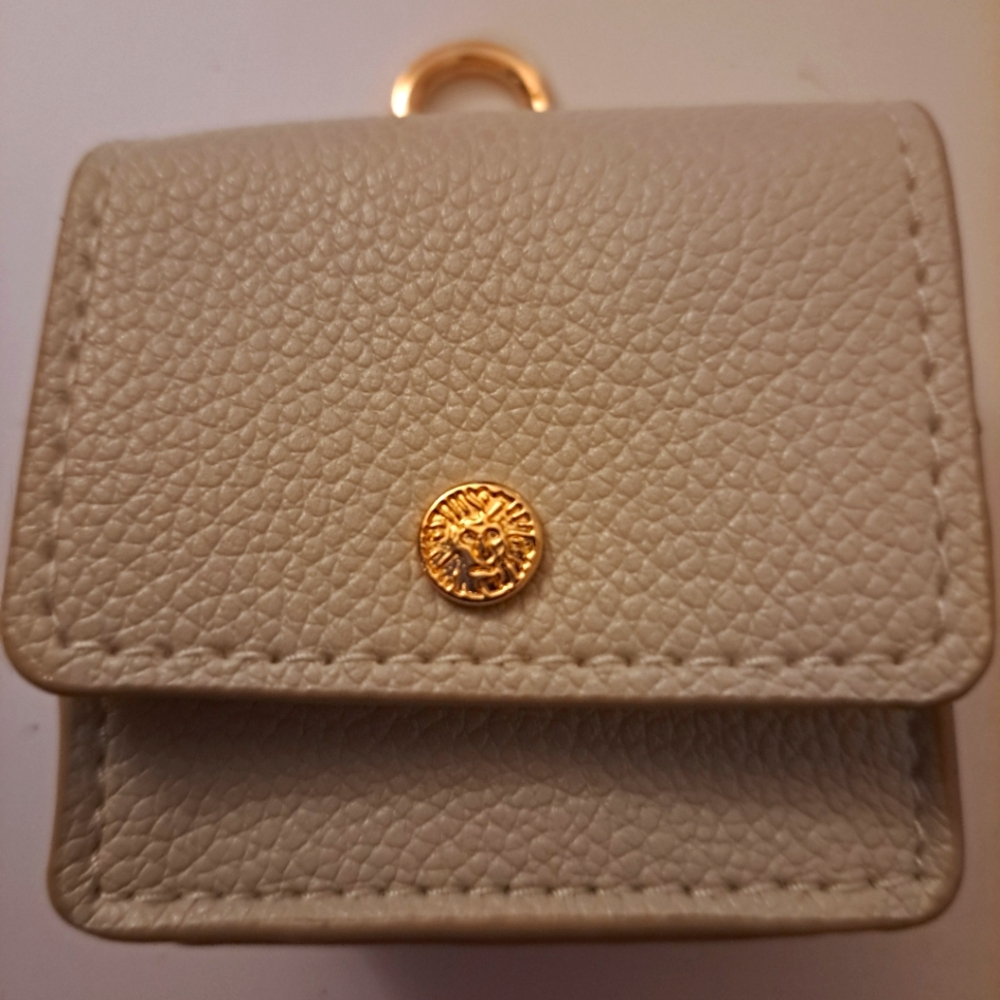 Anne Klein Airpod case with spring clip NWOT